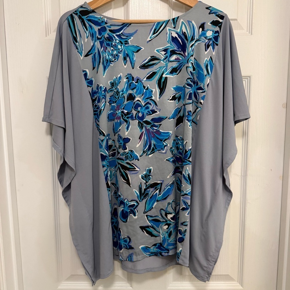 Like New Bob Mackie Wearable Art Floral Front Caftan Top